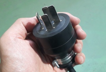 電源は200V